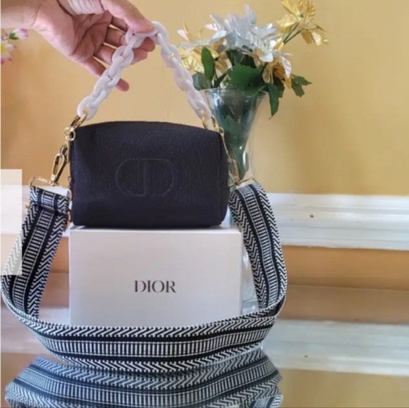 Dior - Picture 1 of 6
